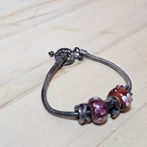 Chamilia Sterling silver 925 snake chain toggle clasp charm bracelet & 5 Charms - Picture 3 of 10